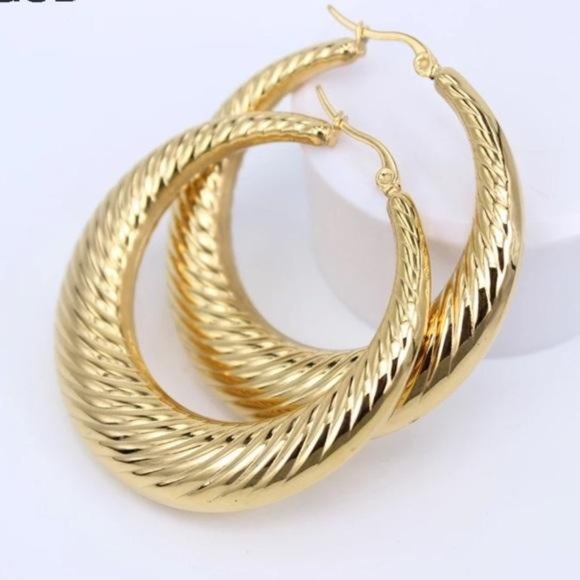 NEW 18K Yellow Gold Round Hoop Earrings, beautiful Earrings, cute Earrings - Picture 3 of 4